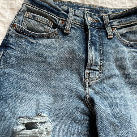 Old Navy Women’s Distressed Mom Jeans - Picture 7 of 7